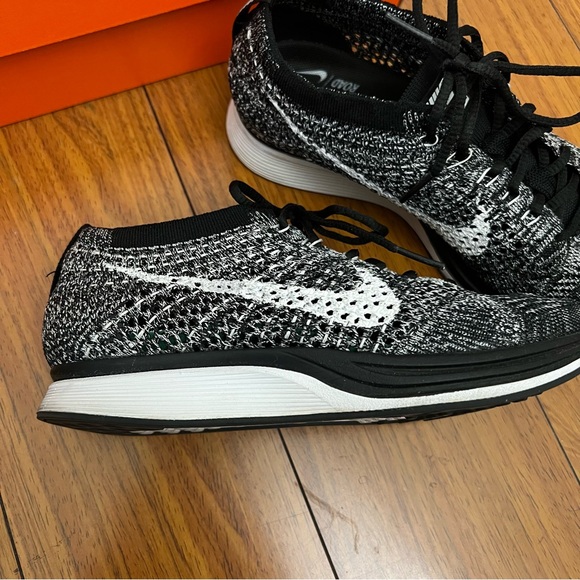 Nike Flyknit Racers Oreo Size 6 - Picture 2 of 5